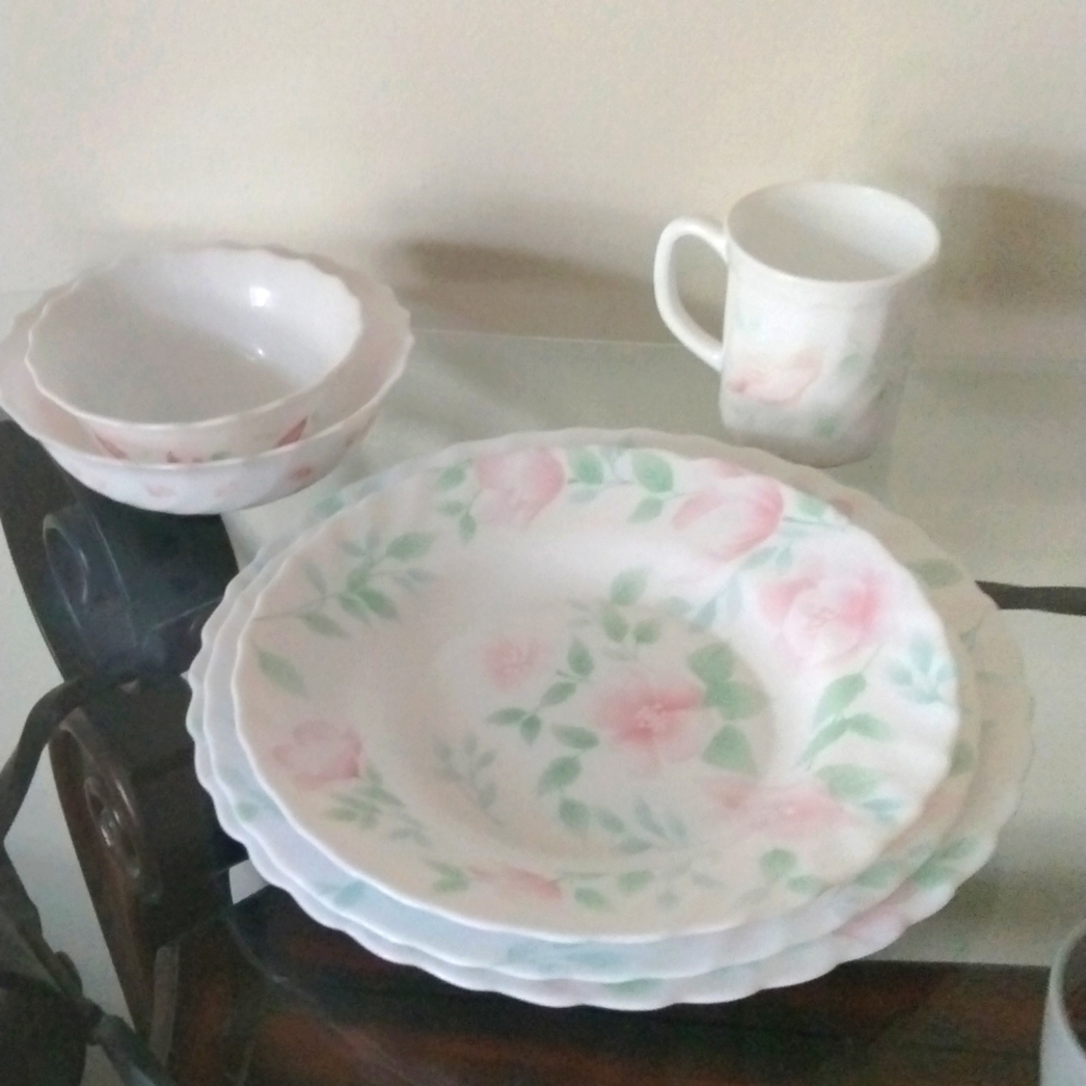 Arcopal 6 Piece place setting